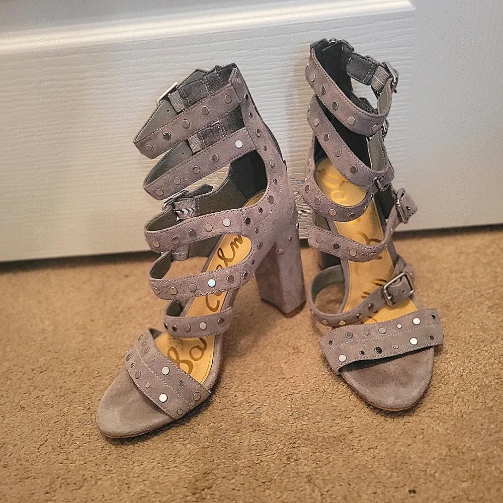 Sandals - Picture 1 of 3
